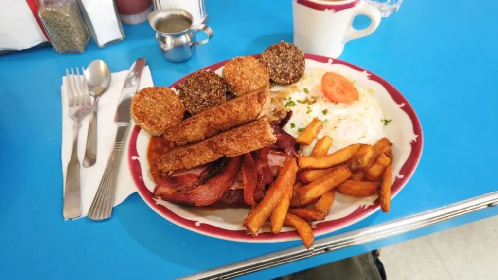 Luv Laney Luv's Weekly Vlog #19 - Lunch at George Street diner