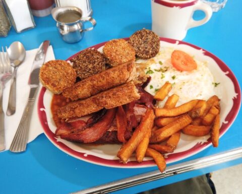 Luv Laney Luv's Weekly Vlog #19 - Lunch at George Street diner